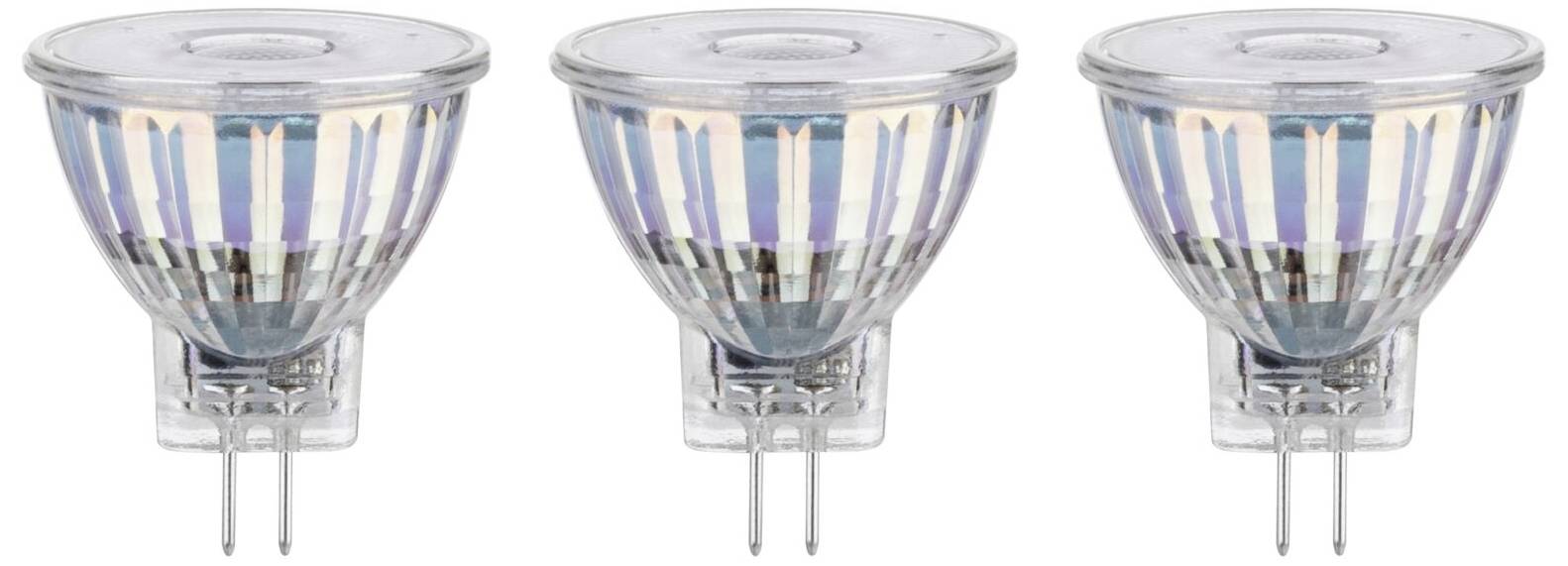 Drei identische Halogenlampen mit zweipoligem Stecker und gläsernem Gehäuse stehen nebeneinander. Sie sind transparent mit farbigen Streifen.