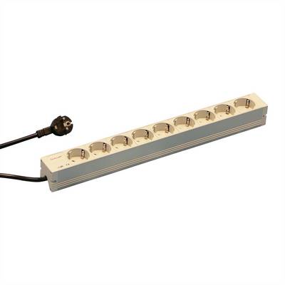 Mehrfachsteckdose mit acht Steckplätzen und einem Netzkabel, geeignet für den Anschluss mehrerer elektronischer Geräte.