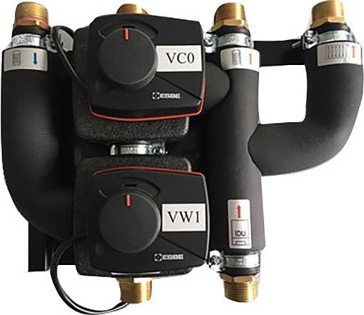 Heizungsmischer mit zwei Reglern, markiert mit 'VCO' und 'VW1', verbunden durch isolierte Rohre. Verwendet zur Steuerung von Wasserströmen.