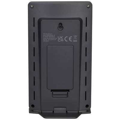 Rückansicht eines elektronischen Geräts mit Produkt- und Seriennummern. Gehäuse in Dunkelgrau, technische Details auf der Rückseite.