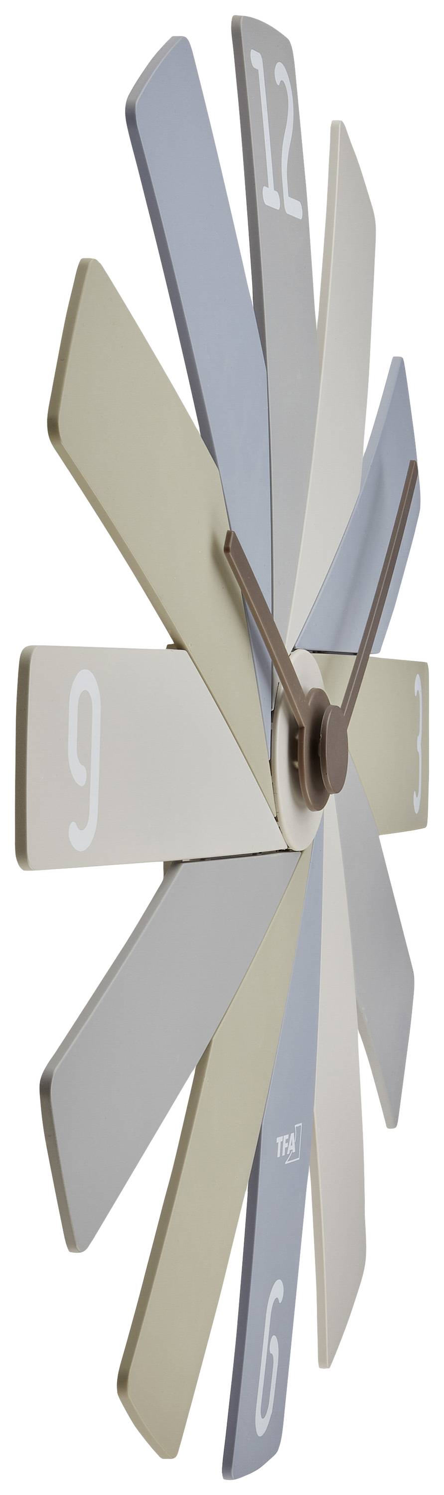 Eine moderne Wanduhr mit dreieckigen, farblich wechselnden Zeigern und Ziffern 3, 6, 9, 12. Minimalistisches Design.