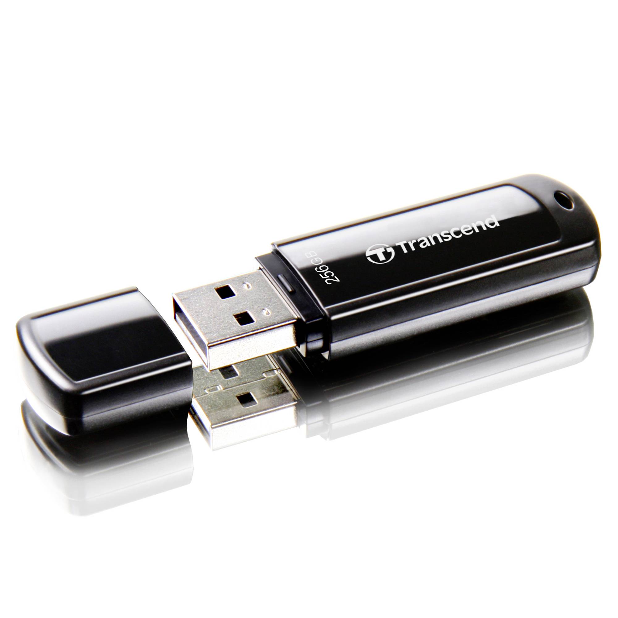 Ein schwarzer USB-Stick mit abgenommenem Deckel. Auf dem Stick steht 'Transcend' und '256 GB'. Der USB-Anschluss ist sichtbar.