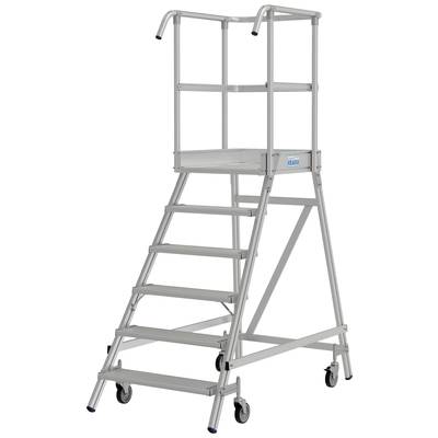 Eine mobile Aluminium-Arbeitsplattform mit Handläufen und Treppenstufen für sicheren Zugang und Arbeiten in der Höhe.