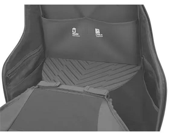 Rucksack mit offenem Hauptfach. Zwei Innentaschen, beschriftet mit 'TOOLS' und 'CABLES'. Innenfutter mit geometrischem Muster.