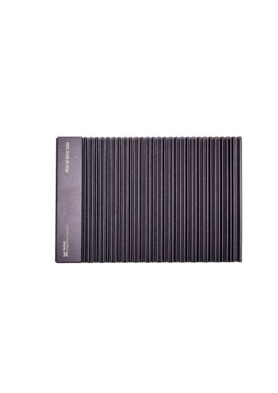 Ein schwarzes, geripptes Etui, vermutlich für elektronische Geräte, mit einem schlichten, modernen Design.