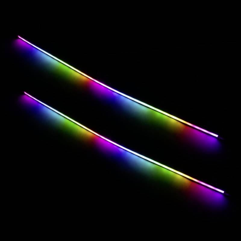 Zwei parallel verlaufende LED-Lichtstreifen leuchten in den Farben des Regenbogens auf einem schwarzen Hintergrund.