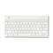 Weiße, kabellose Tastatur mit QWERTY-Layout, Pfeiltasten und Funktionstasten oben. Keine zusätzlichen Symbole oder Logos sichtbar.