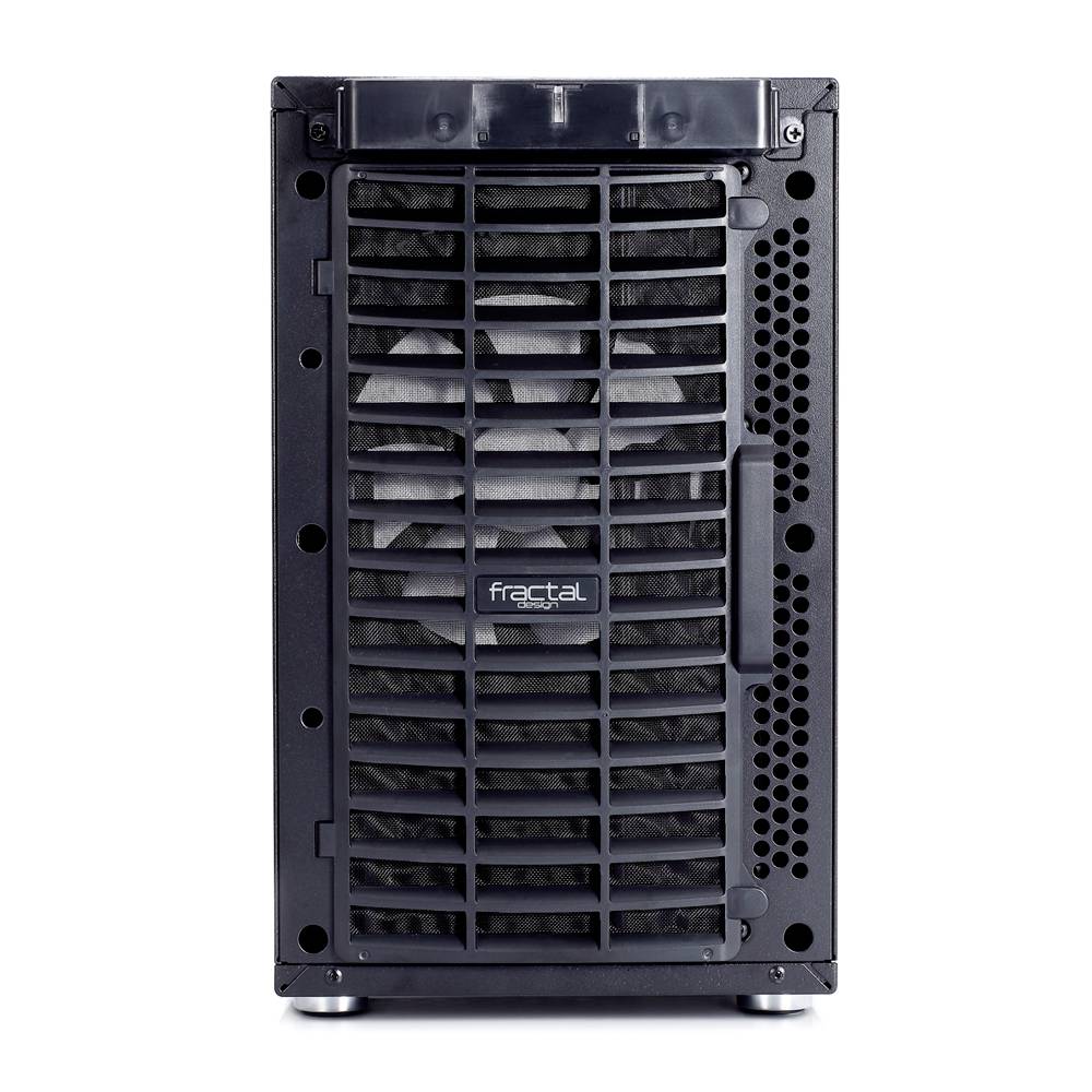 Schwarzes Computergehäuse von vorne mit sichtbarem Lüfter und Gitter an der Front.