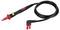 'Schwarz-rotes Multimetermesskabel mit einer Prüfspitze und einem abgewinkelten Steckerende, zur Messung elektrischer Spannungen.'