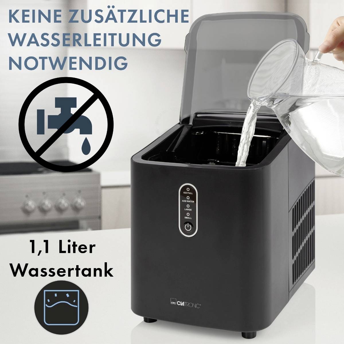 Schwarzer Eiswürfelbereiter mit offenem Deckel wird mit Wasser befüllt. Text zeigt: 'Keine zusätzliche Wasserleitung notwendig', '1,1 Liter Wassertank'.