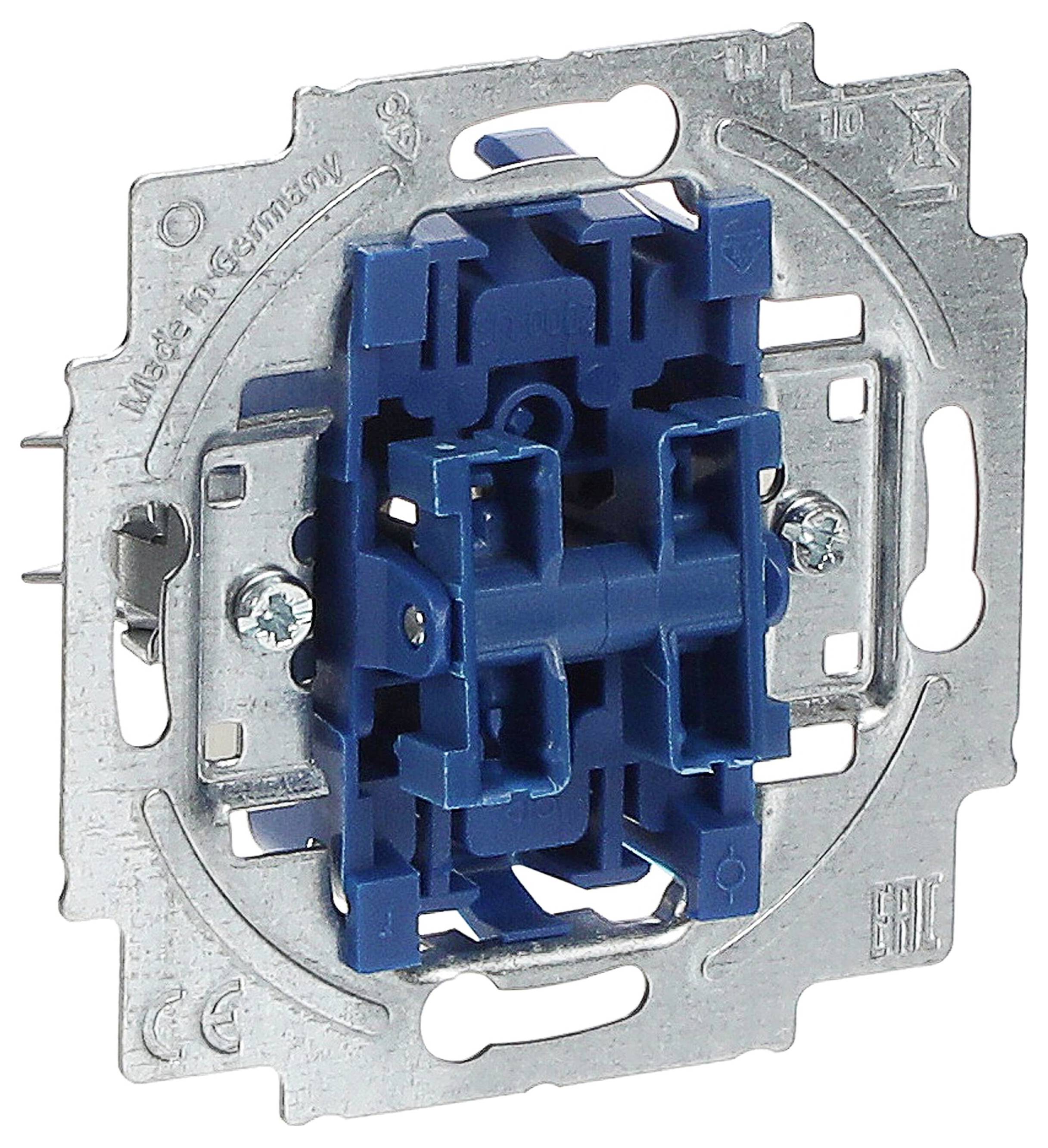 Ein blauer Lichtschalter-Einsatz mit Metallrahmen und Schraubverbindungen. Markiert mit 'Made in Germany' und CE-Kennzeichnung.