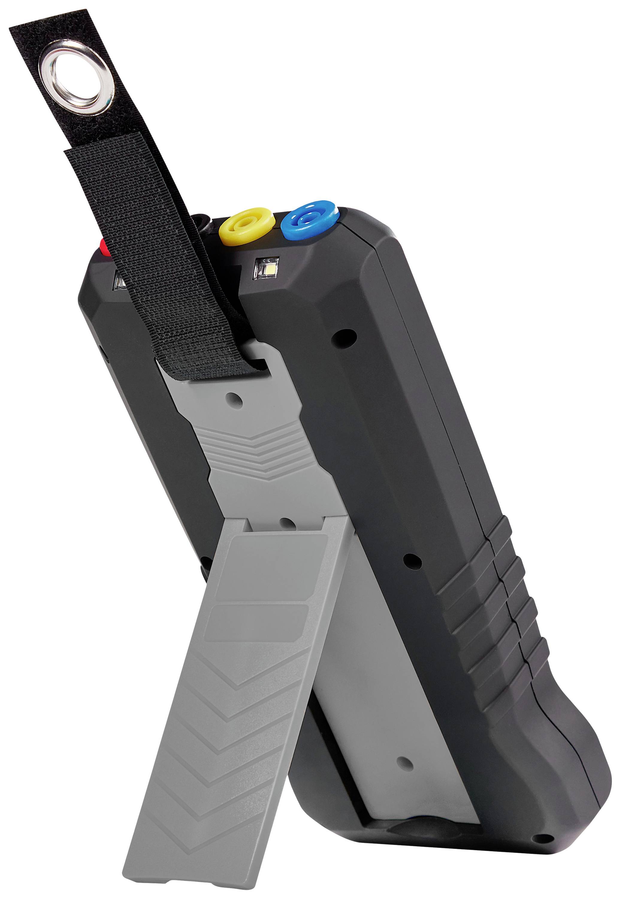 Ein tragbares elektronisches Prüfgerät mit bunten Anschlüssen oben. Es hat eine graue Stütze zum Aufstellen.