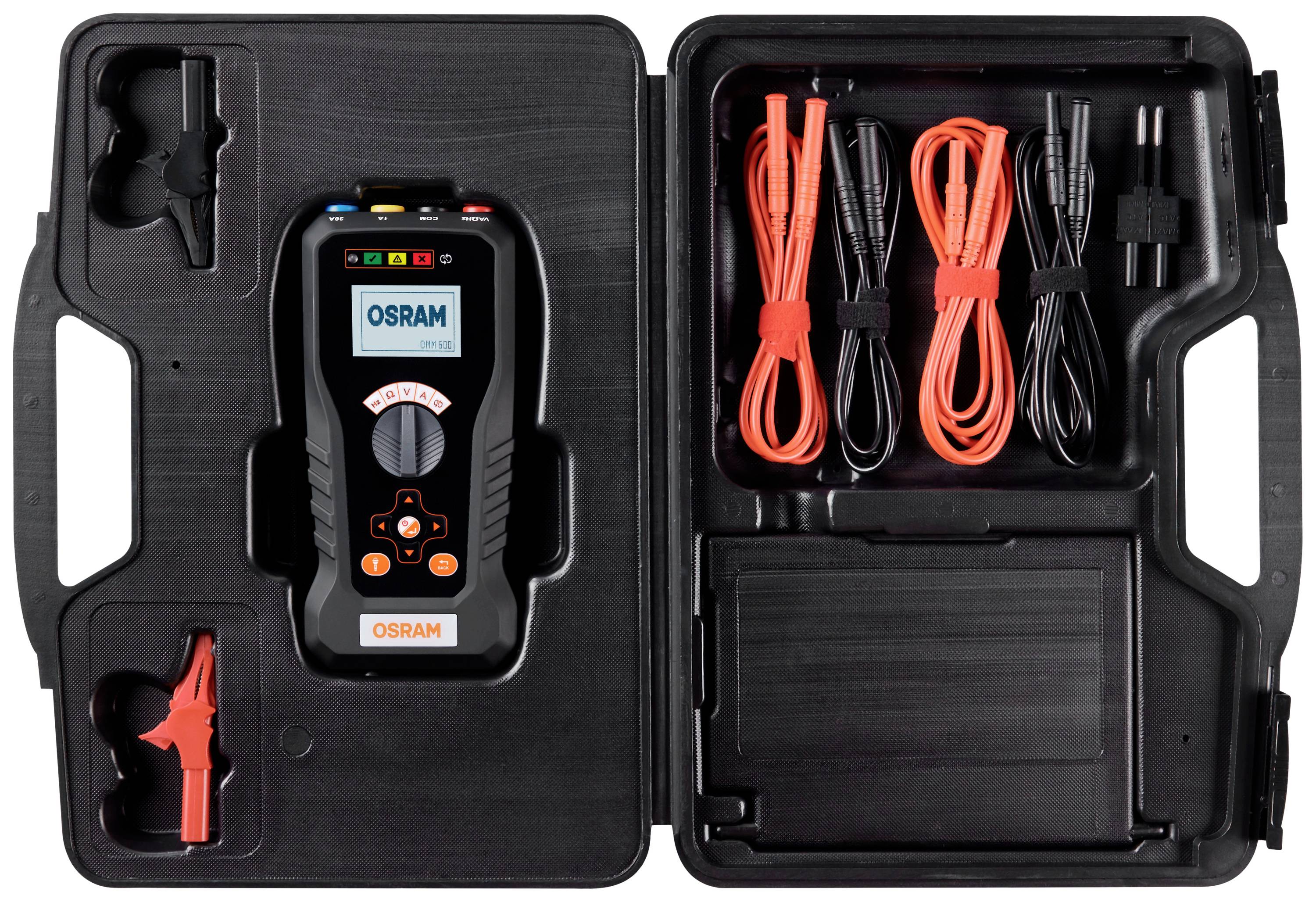 Ein Osram-Batterietester in einem offenen schwarzen Koffer, mit farbigen Kabeln auf der rechten Seite ordentlich angeordnet.