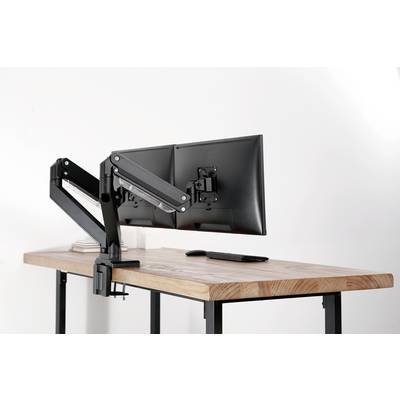 Ein Schreibtisch mit zwei Monitoren an verstellbaren Halterungen, zeigt eine moderne Büroeinrichtung.