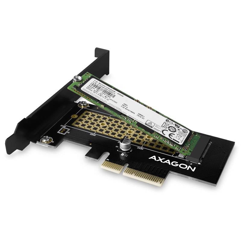 PCIe-Adapterkarte mit einem montierten M.2-SSD-Modul.