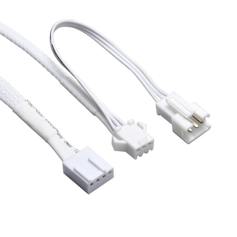 Drei verschiedene weiße Kabel mit Steckverbindern. Eines hat einen quadratischen Anschluss, die anderen zwei haben flache, rechteckige Anschlüsse.