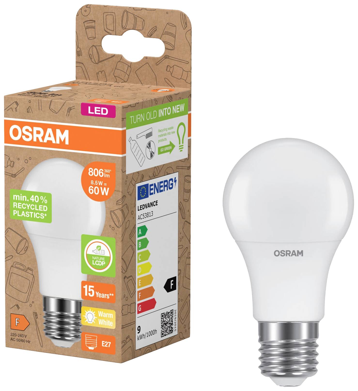 Eine LED-Glühbirne der Marke OSRAM neben ihrer Verpackung, die aus mindestens 40 % recyceltem Kunststoff besteht und 60W ersetzt.