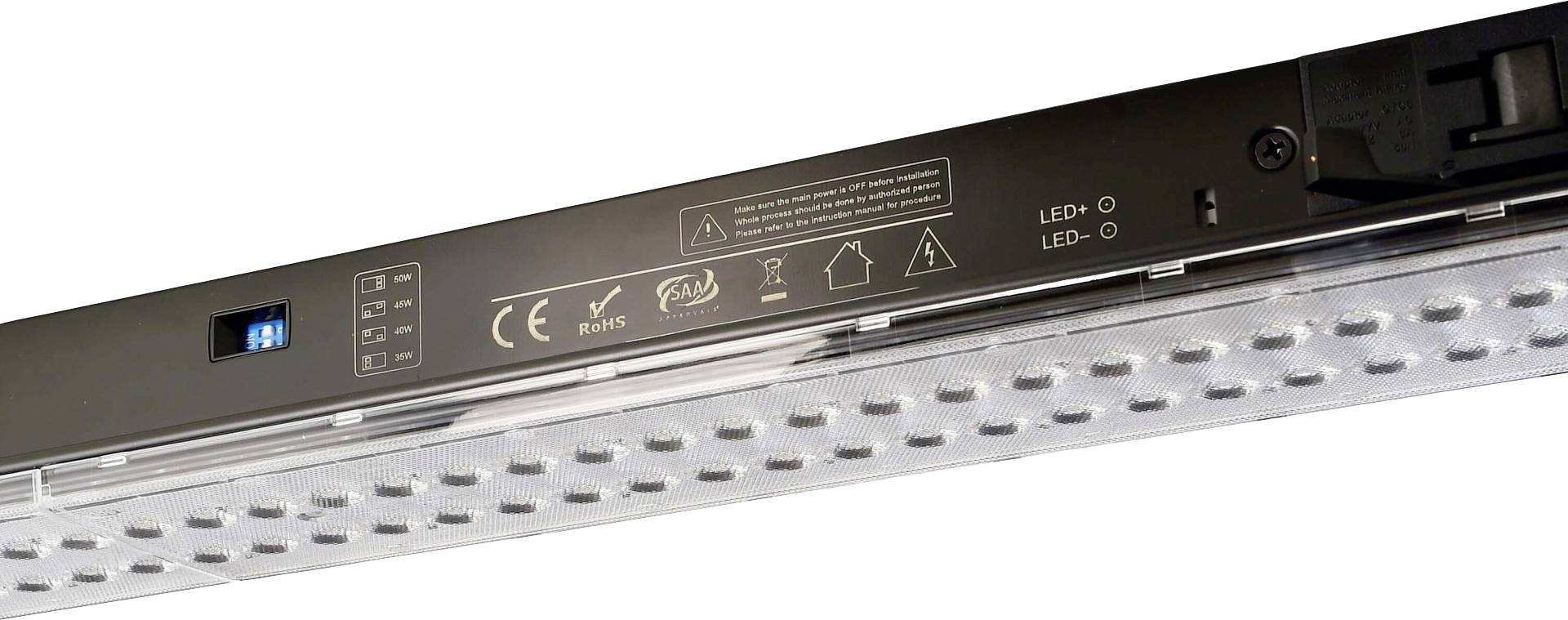 LED-Leuchte mit CE- und Rohs-Kennzeichnung, Ein-/Ausschalter, Betriebszeichen und Hinweis 'LED' für Statusanzeige.