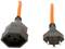 Ein orangefarbenes Verlängerungskabel mit schwarzem, dreipoligem Stecker und Buchse, geeignet für den Anschluss elektrischer Geräte.
