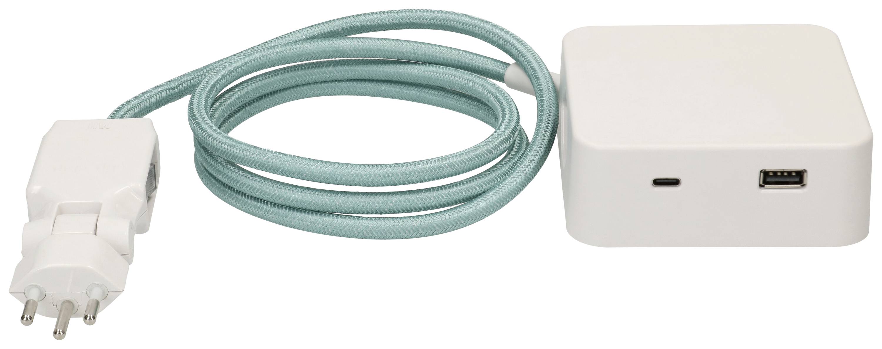 Ein weißes Ladegerät mit USB-Anschluss und türkisem Kabel. Links ein Eurostecker, rechts die Ladeeinheit.