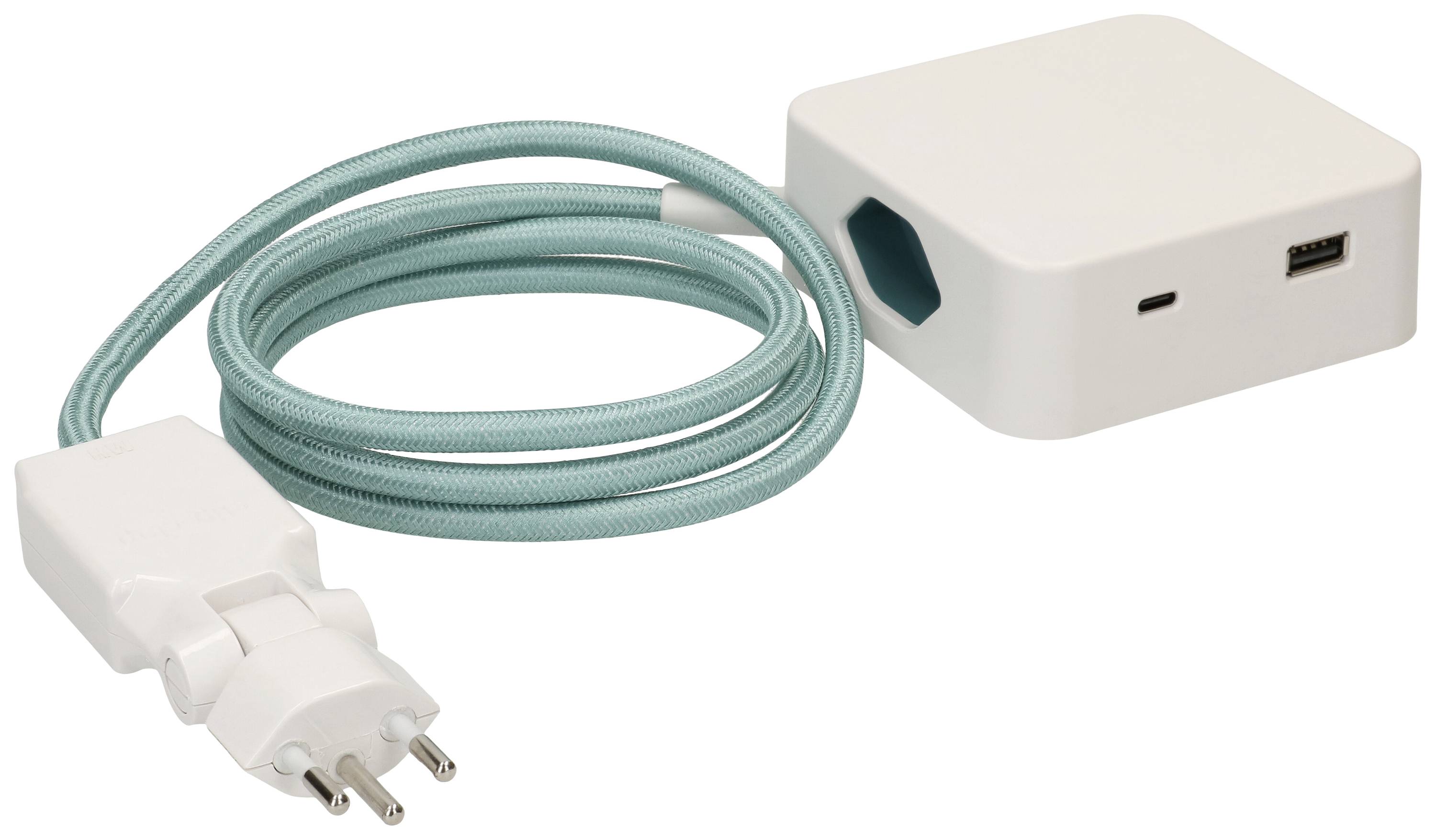 Ein weißer Steckdosenadapter mit einem USB-Anschluss und einem angeschlossenen grünen Kabel mit Stecker.