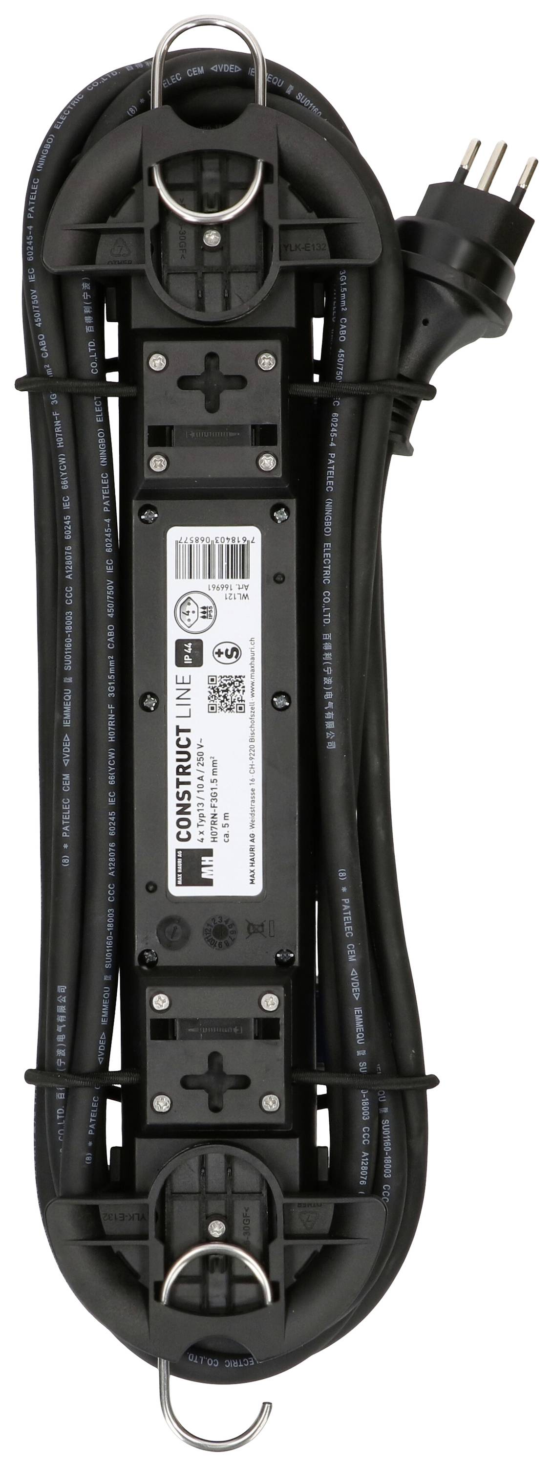 Eine schwarze Kabeltrommel mit einem langen, schwarzen Netzkabel und einem Stecker an einem Ende. Sie hat zwei Haken zur Aufhängung.