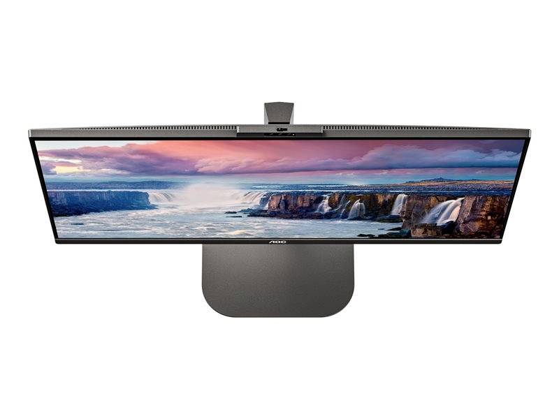 Breiter, ultraflacher Monitor auf einem Standfuß, zeigt eine Panoramaaufnahme von Wasserfällen bei Sonnenaufgang.