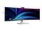 Ein ultrabreiter Computerbildschirm zeigt eine dynamische, abstrakte Darstellung in Blau- und Rottönen. Der Monitor hat ein elegantes, modernes Design.