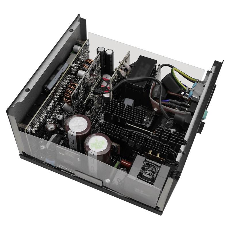 'Offener PC-Netzteilkasten mit sichtbaren elektronischen Bauteilen und Kühlkörpern. Zeigt die interne Anordnung der Komponenten.'