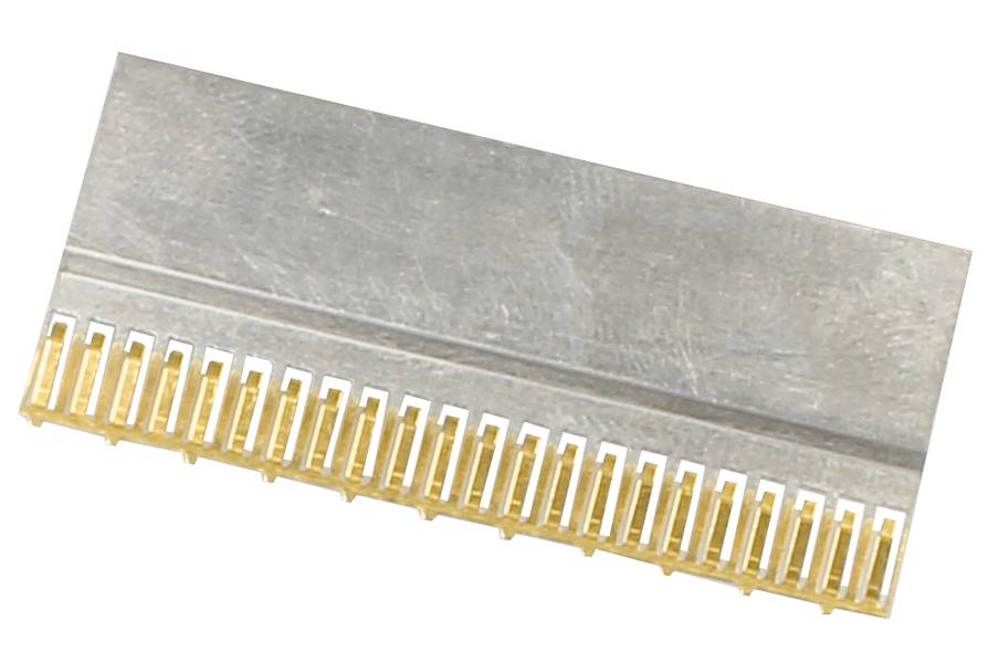 'CPU-Kühlkörper mit goldenen Kontaktstäbchen, ermöglicht Wärmeableitung und elektrische Verbindung zur Hauptplatine.'