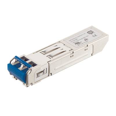 Ein kleines, rechteckiges elektronisches Gerät mit Metallgehäuse und blauem Stecker, vermutlich ein SFP-Modul für Netzwerkverbindungen.