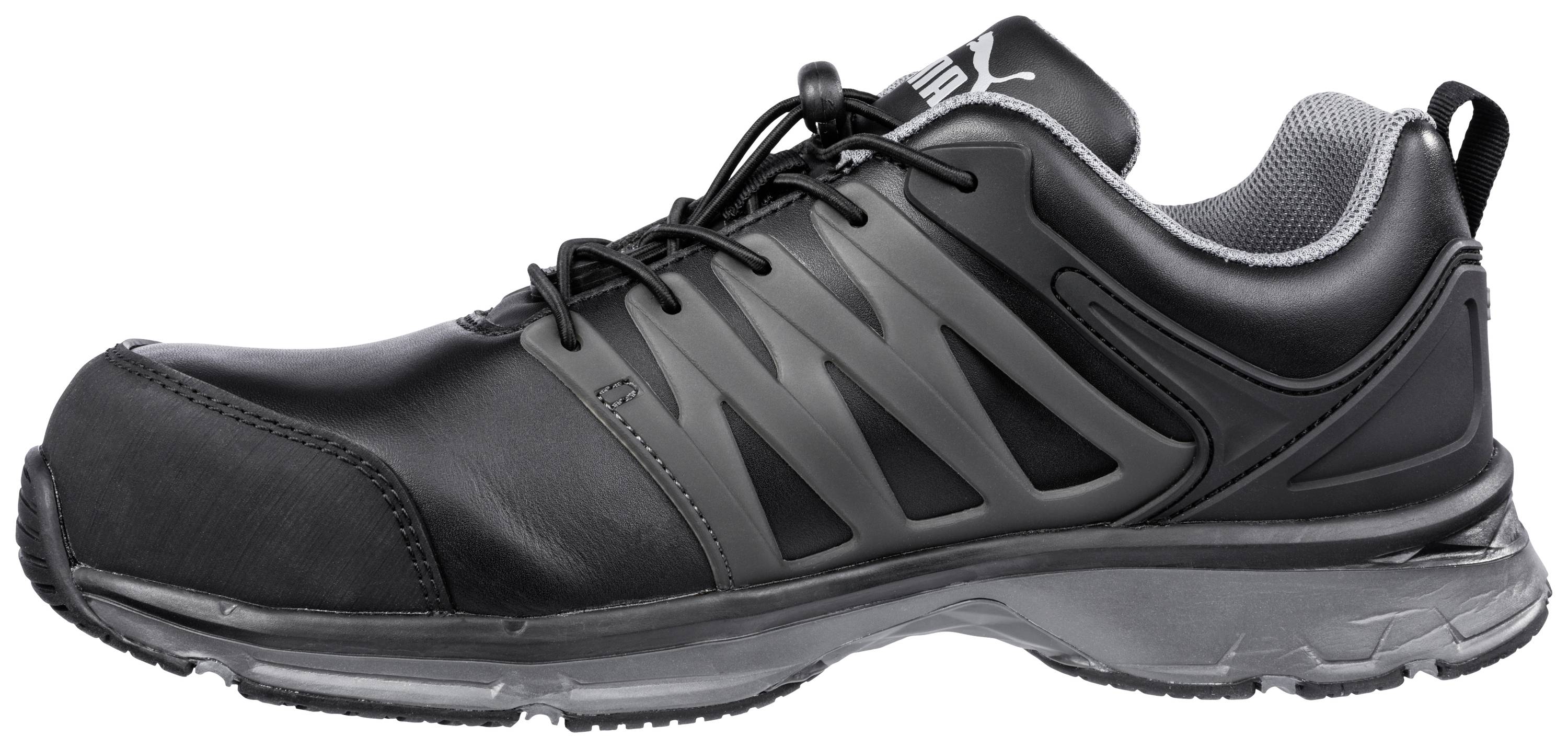 Schwarzer, sportlicher Arbeitsschuh mit Schnürsenkeln und verstärkter Sohle, geeignet für den Einsatz in industriellen Umgebungen.