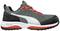 Ein sportlicher Sneaker in Grau mit roten und schwarzen Details. Die Sohle ist weiß mit einer Aufschrift 'IMPULSE.FOAM'.