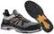 Ein Paar schwarz-graue Sportschuhe mit orangefarbenen Akzenten. Die Sohlen haben ein markantes Profil für besseren Halt.