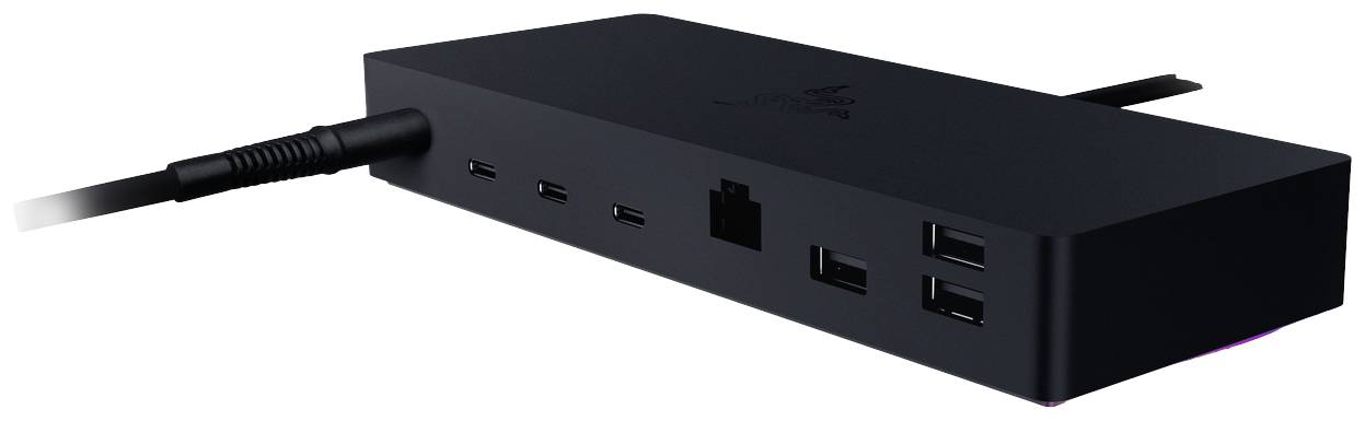 Schwarze Dockingstation mit mehreren Anschlüssen, darunter USB-C, USB-A und Ethernet, geeignet zur Verbindung mehrerer Geräte.
