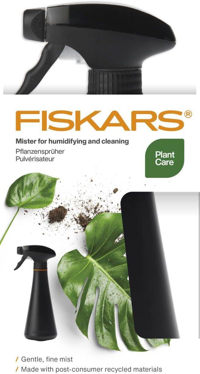 'Fiskars Pflanzensprüher: Geeignet für Befeuchtung und Reinigung. Hergestellt aus recycelten Materialien. Sanfter, feiner Nebel.'