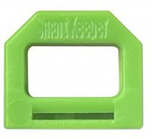 Grüner Kunststoffclip mit rechteckiger Öffnung, im oberen Teil sind schwer lesbare Buchstaben eingeprägt.