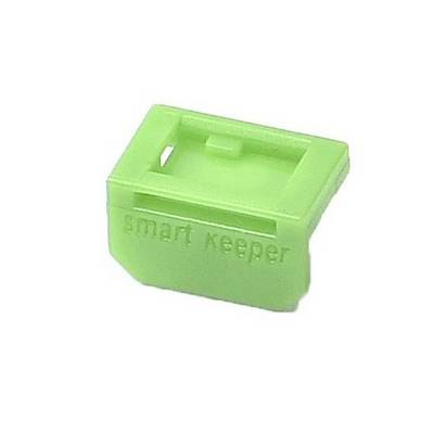 Grüner USB-Portschutz mit der Aufschrift 'smart keeper', verwendet zur physikalischen Sicherung ungenutzter USB-Anschlüsse.