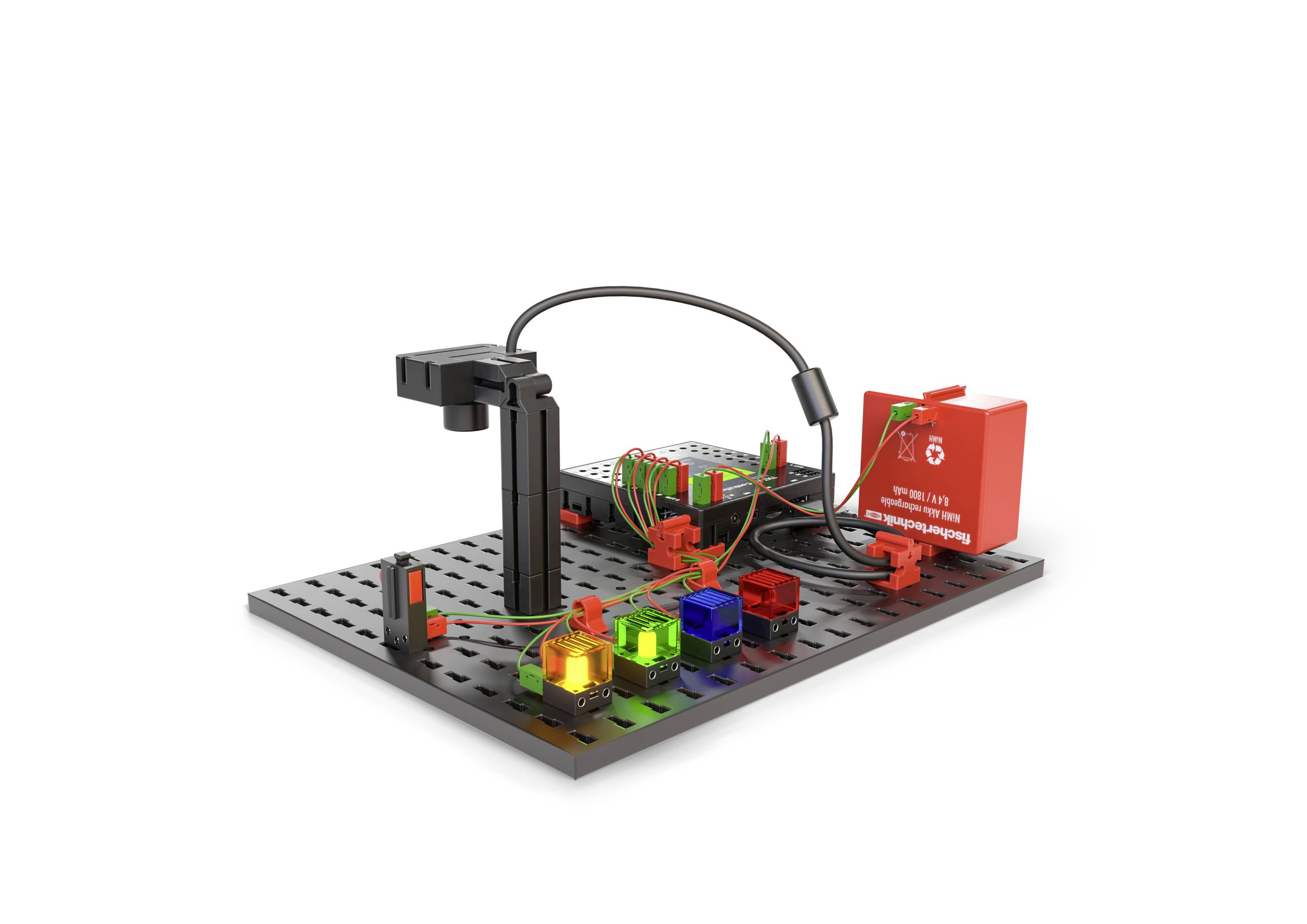 Ein optisches Experimentierset mit einer roten Laserdiode, mehreren farbigen Filtern auf einer Basisplatte, verbunden durch Kabel.