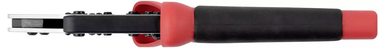 Ein roter und schwarzer Ratschen-Rohrabschneider, horizontal ausgerichtet, zeigt die Schneidklinge an einem Ende und den Griff am anderen Ende.