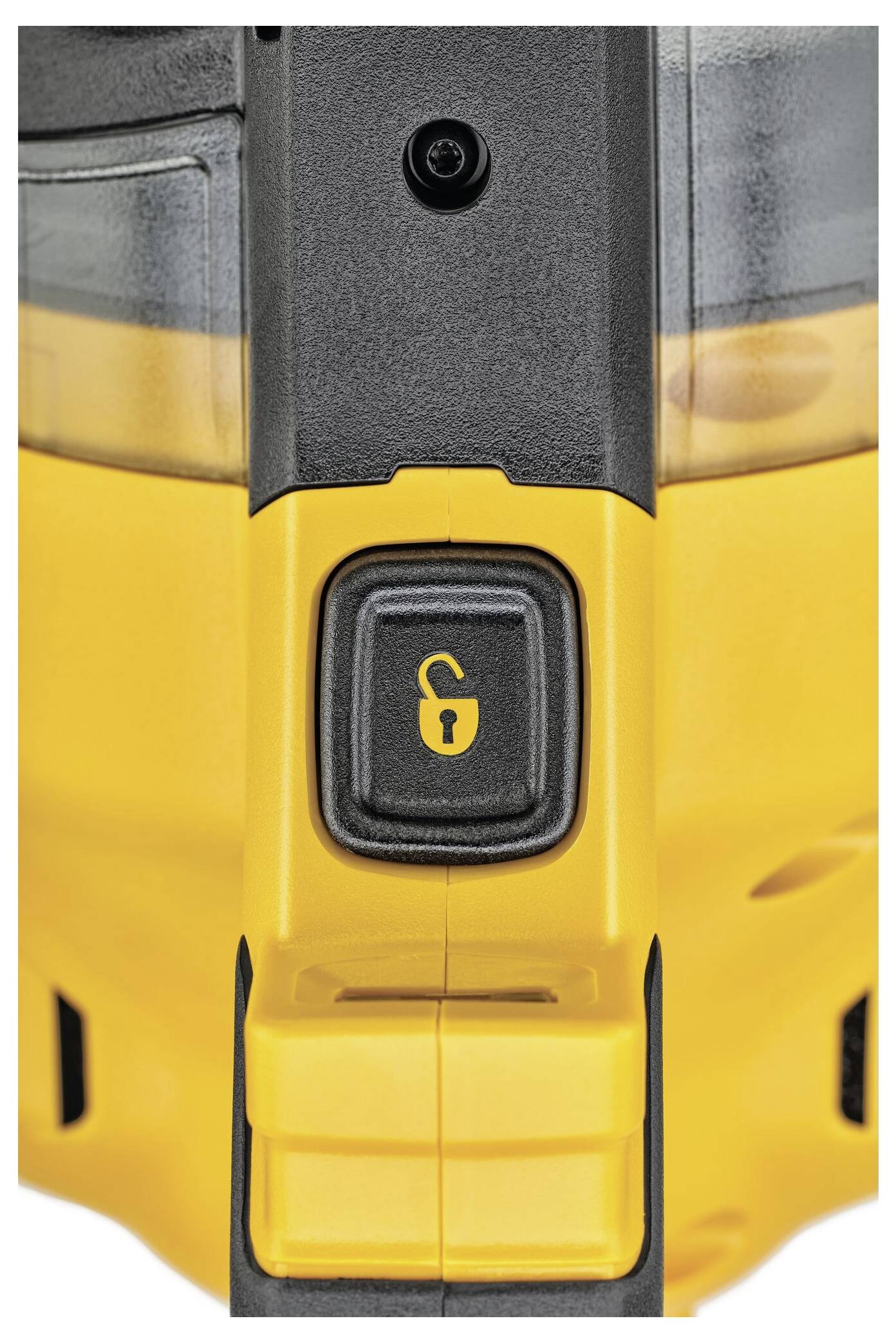 Nahaufnahme eines gelben Geräteschalters mit einem offenen Vorhängeschloss-Symbol, das auf eine entriegelte Position hinweist.