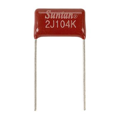 Ein roter Kondensator mit der Aufschrift 'Suntan 2J104K' und zwei Metallanschlüssen an der Unterseite.
