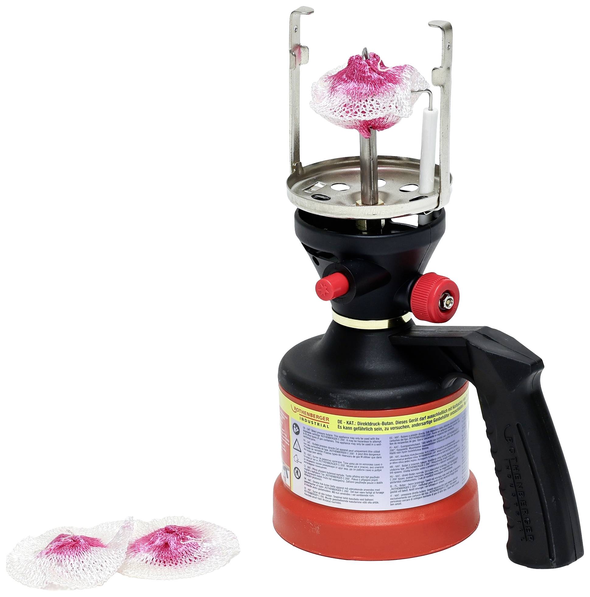 Gaslampe mit Gasflasche und Netz. Lampe steht aufrecht. Zwei zusätzliche Netze daneben. Geeignet für Camping und Outdoor-Aktivitäten.