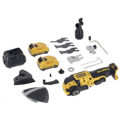 Set mit einem gelben Multifunktionswerkzeug, zwei Akkus, Ladegerät, Schneidaufsätzen, Schleifpapier und Zubehörteilen auf weißem Hintergrund.
