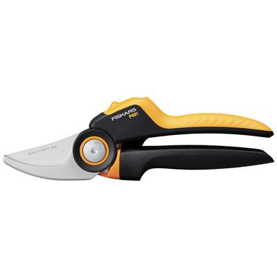 Gartenschere mit orange-schwarzem Griff und Stahlklingen. Markiert mit 'Fiskars P921'. Geeignet zum präzisen Schneiden von Pflanzen.