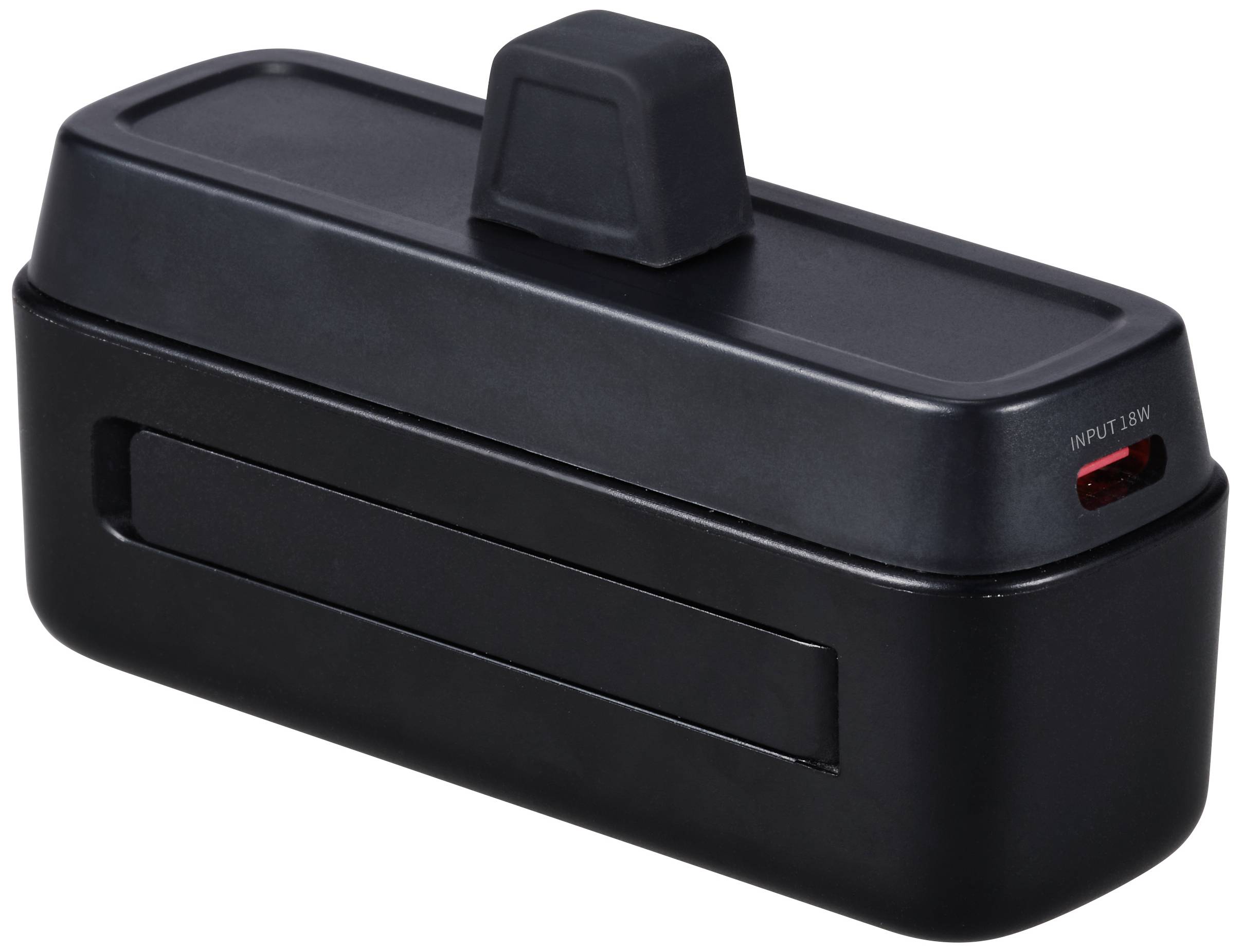 Ein schwarzes Ladegerät mit einem rechteckigen Design und einem USB-Eingang 'INPUT: 18W' an der Seite.