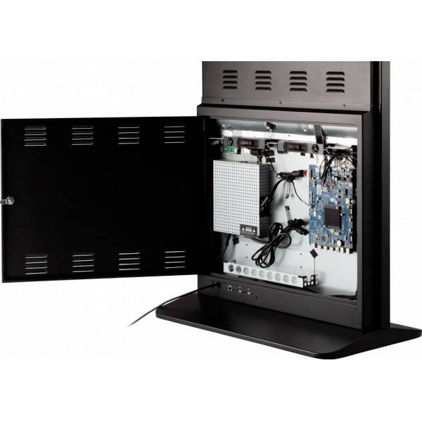 Offener schwarzer Kasten mit sichtbaren elektronischen Komponenten und Kabeln im Inneren. Der Kasten steht auf einer stabilen Basis.