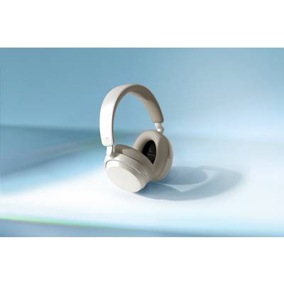 Kabellose Over-Ear-Kopfhörer in Hellgrau auf blauem Hintergrund. Modernes Design, keine sichtbaren Kabel, geeignet für Musik- oder Audiogenuss.