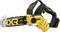 Gelbe und schwarze Akku-Kettensäge mit 18V 'XR Brushless' Etikett. Kompakte Größe, ergonomischer Griff, von Marke DeWalt.