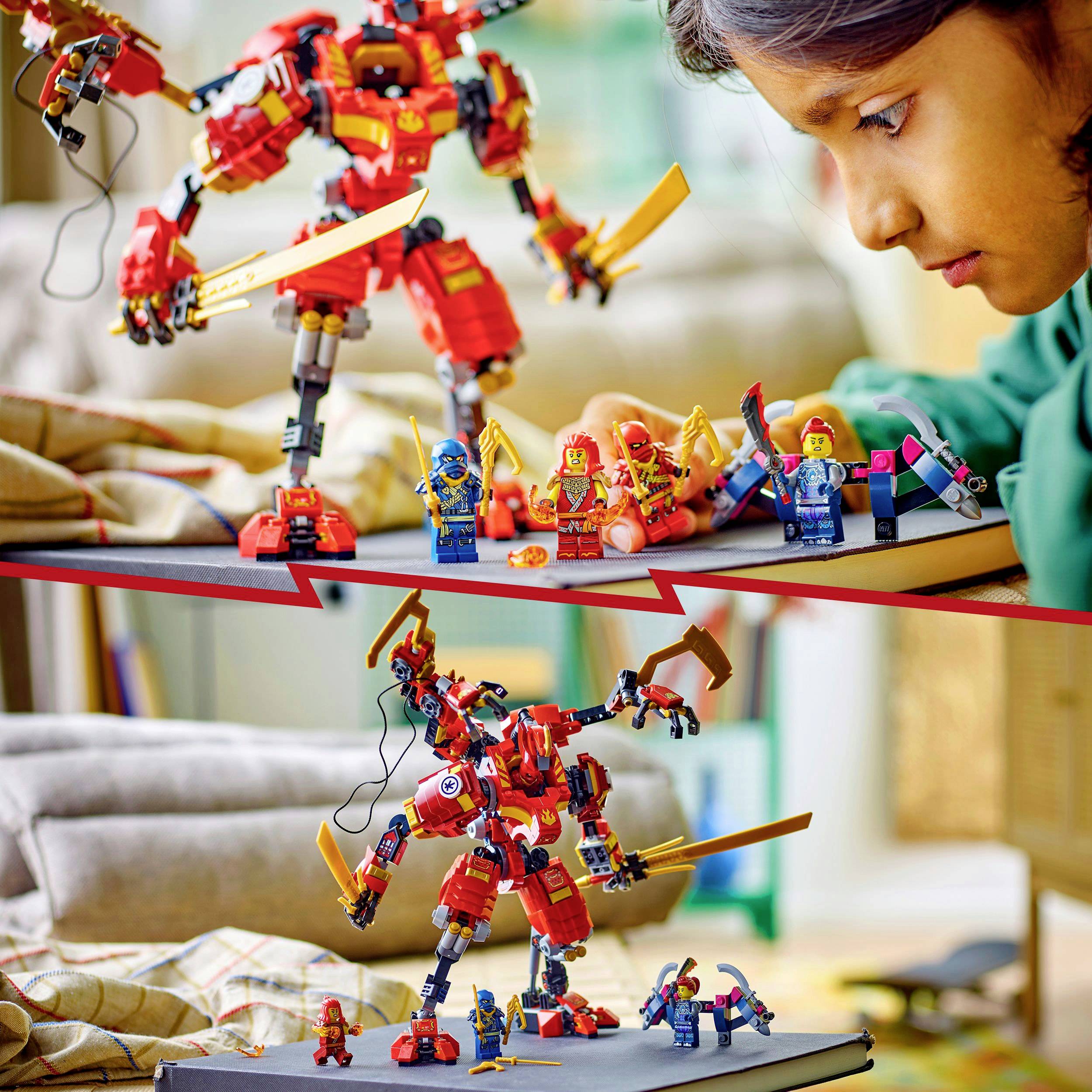 Ein Kind betrachtet ein Modell aus Bausteinen, das einen roten Roboter mit Schwertern darstellt, umgeben von bunten Figuren.
